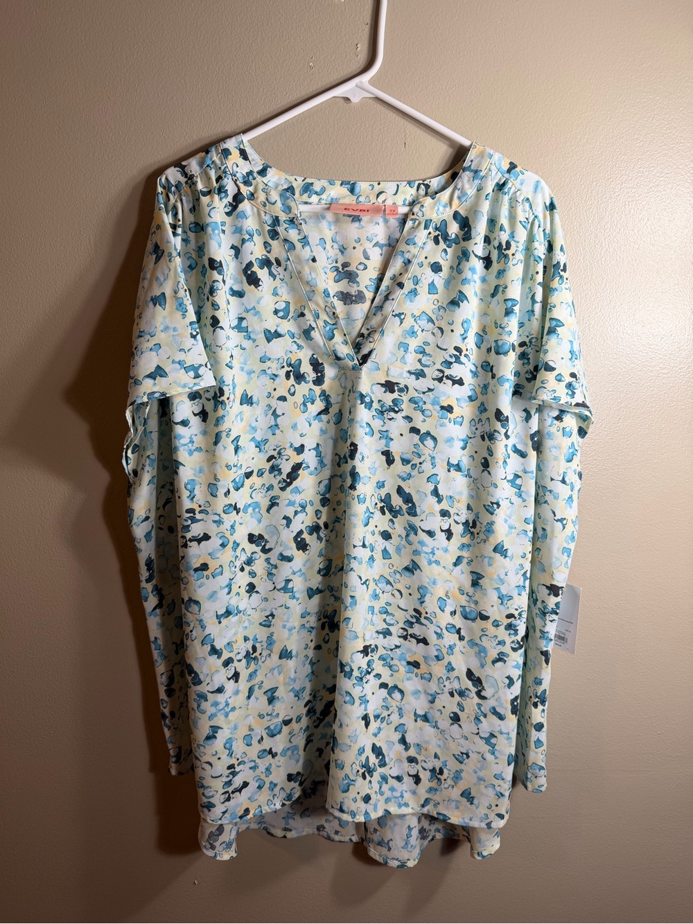 NWT EVRI 3X Blue Abstract Print Split Neck Roll Tab Blouse Tunic